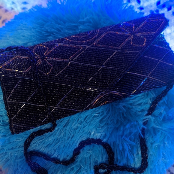 Hand beaded women's clutch with strap - Picture 3 of 3